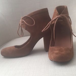 Size 9 Quipid brand heels